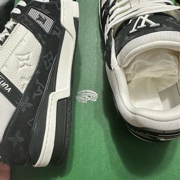 Louis Vuitton trainers - Picture 3 of 5